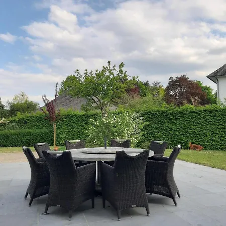 Ruime Woning Met Grote Omheinde Tuin Hasselt